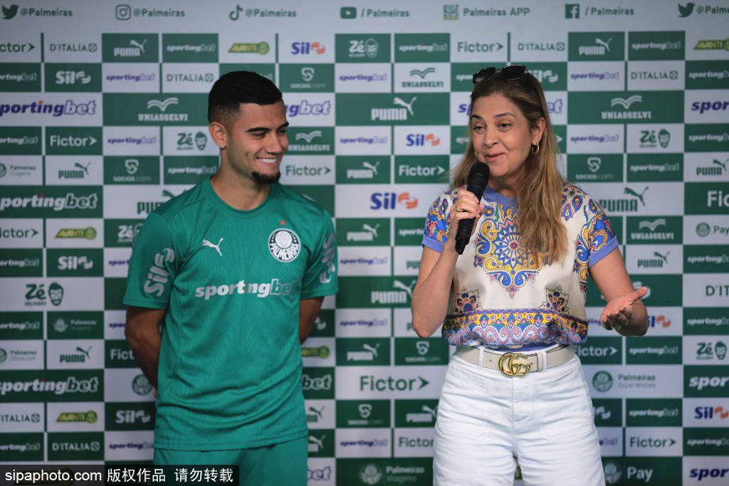 霍伊伦德转会那不勒斯后重焕生机：从曼联的边缘到意甲的闪耀